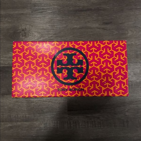 Tory Burch Caroline 2 FLATS with big emblem - Picture 3 of 4